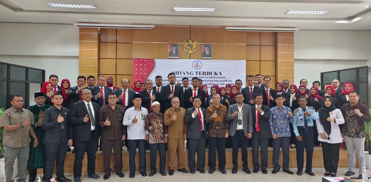 Mahasiswa dan Dosen Fakultas Hukum Unimal Mengambil Sumpah dan Dilantik oleh DSI